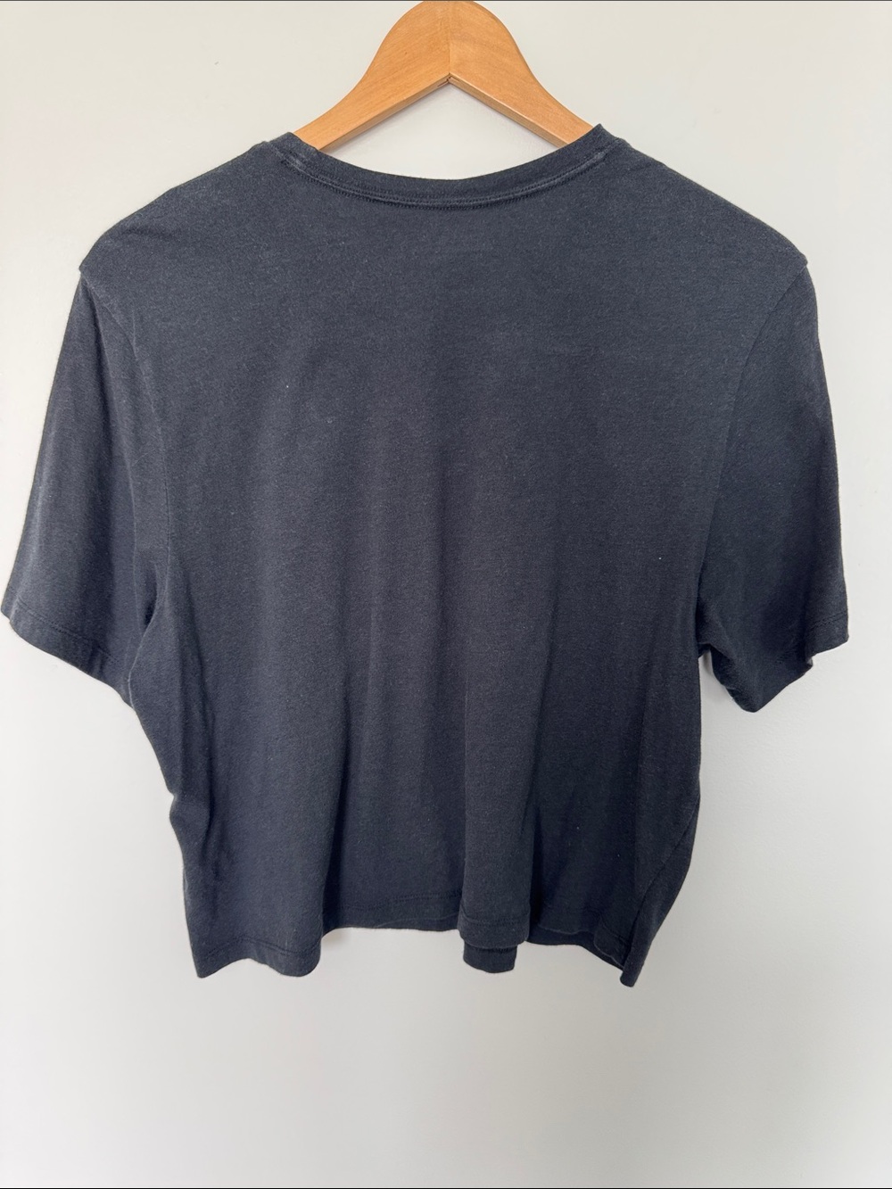 Abercrombie & Fitch Black Cropped Crew Tee Size Medium - Picture 3 of 4